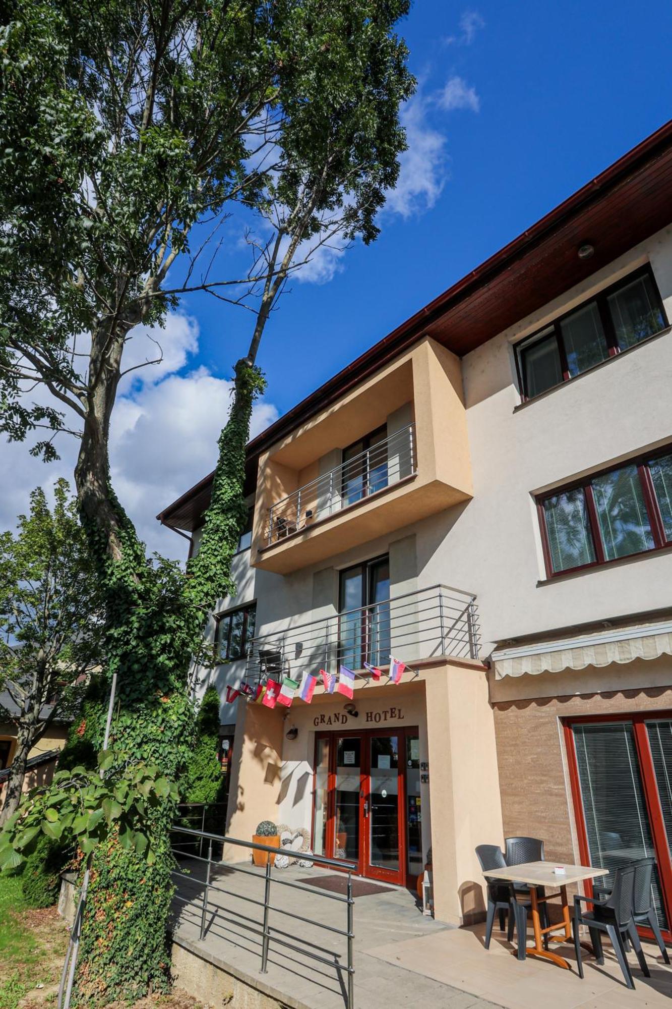 Grand Hotel Senica, Garni エクステリア 写真