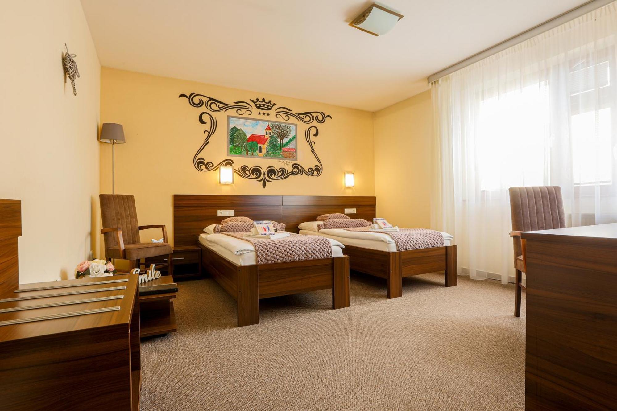 Grand Hotel Senica, Garni エクステリア 写真