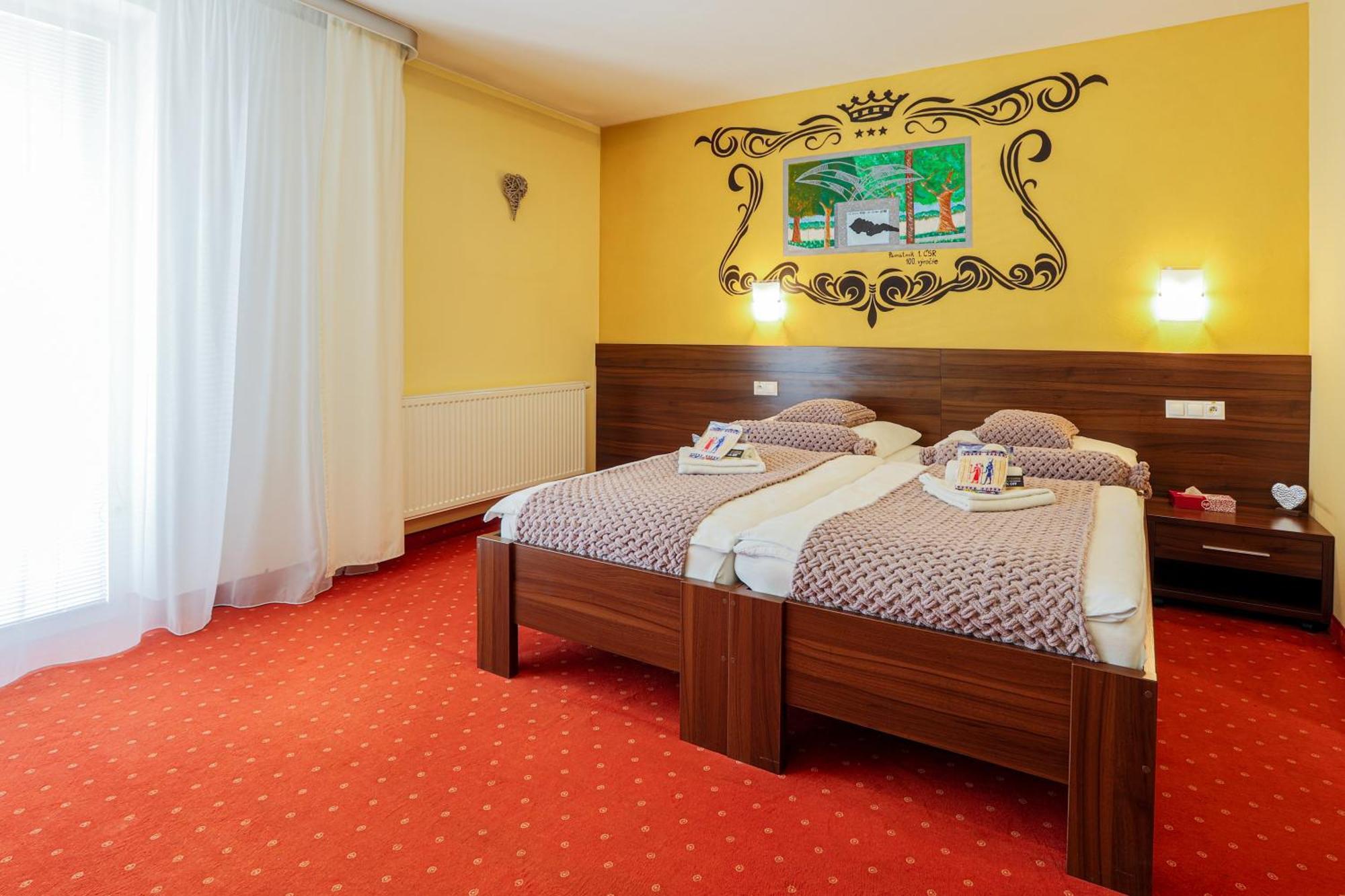 Grand Hotel Senica, Garni エクステリア 写真