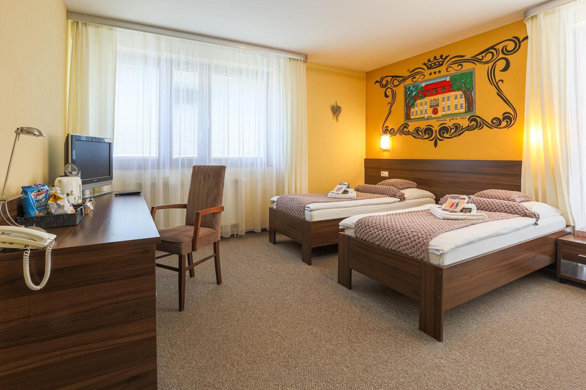 Grand Hotel Senica, Garni エクステリア 写真